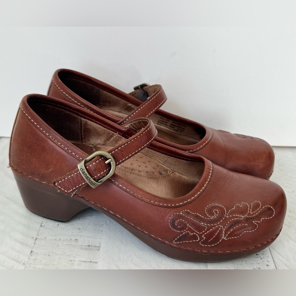Dansko Savanna Clogs: Treat Your Feet This Holiday Season! (Size 37 EUR)